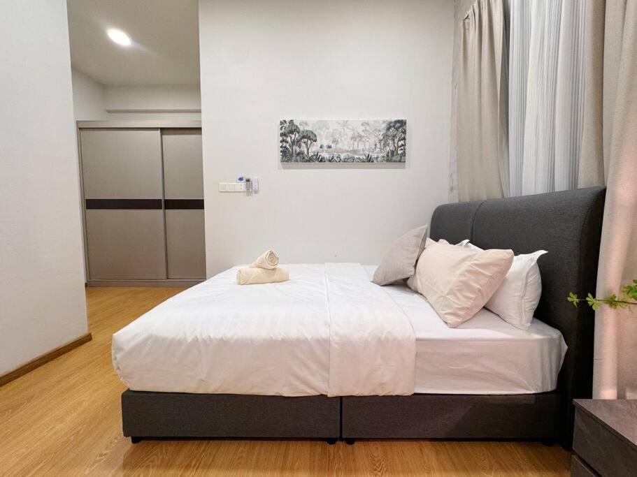 Unblocked Sea & Views Foc Netflix Access And Youtube Premium 3beds3bath 6-11pax Pangsapuri Johor Bahru